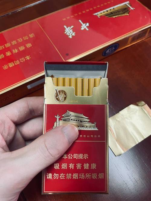 云霄香烟是中国的一个烟草品牌，其烟丝通常具有以下特点